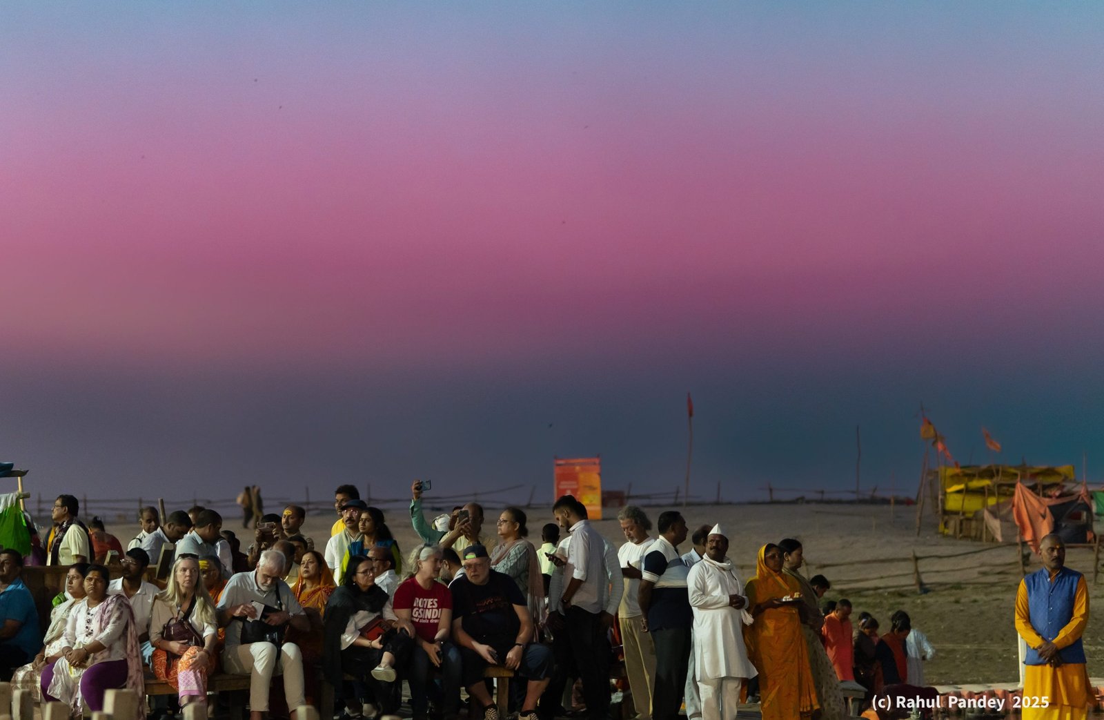 Tourists at Saryu bank before evening prayers (Arti)