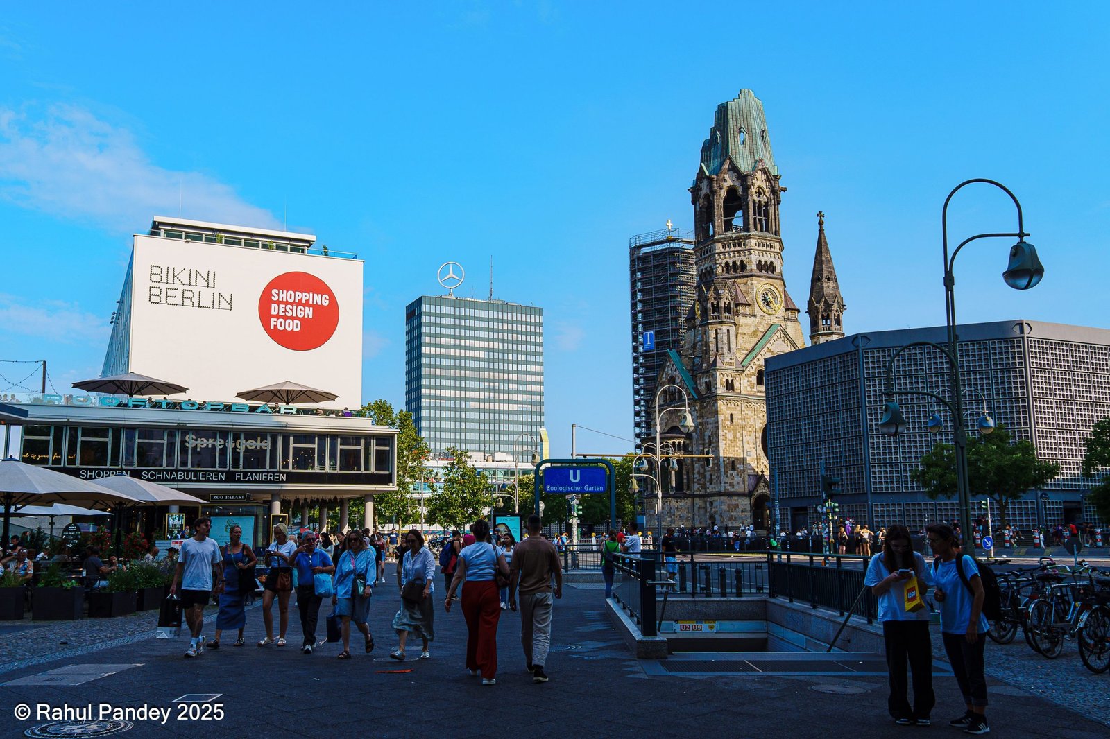 Gedächtnis Kirche, old and new, reminiscent of WW II in Berlin