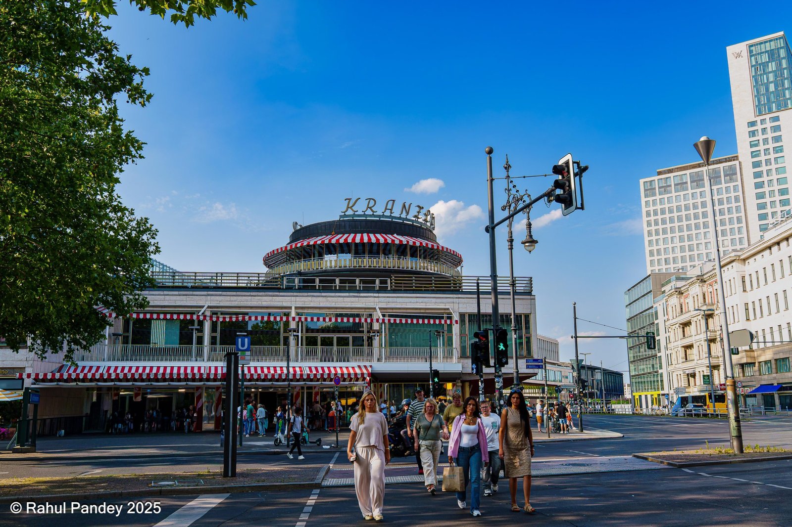 Kurfürstendamm, the main market area and happening place of West-Berlin
