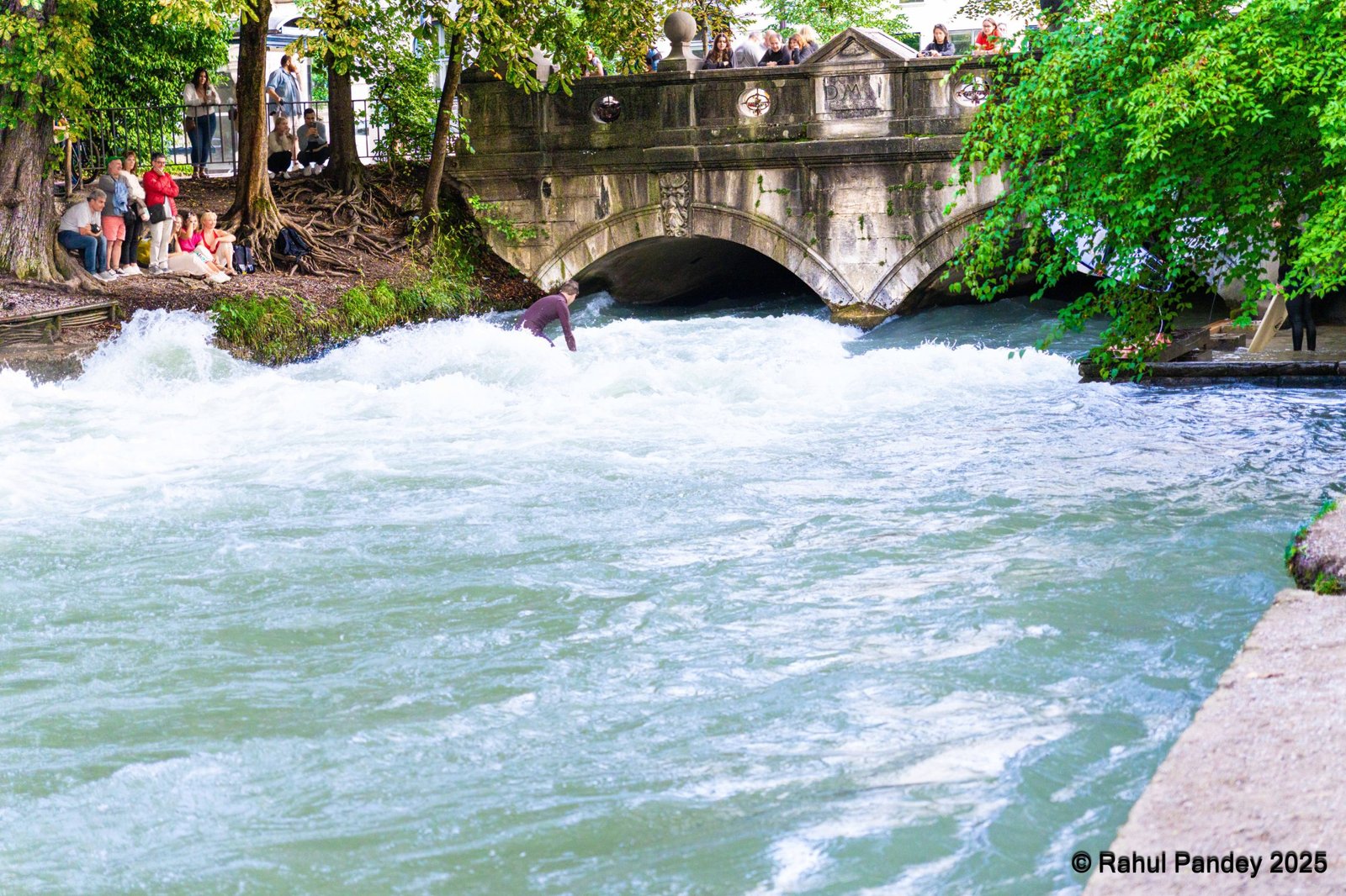 Surfing - Munich Englischer Garten Eisbach