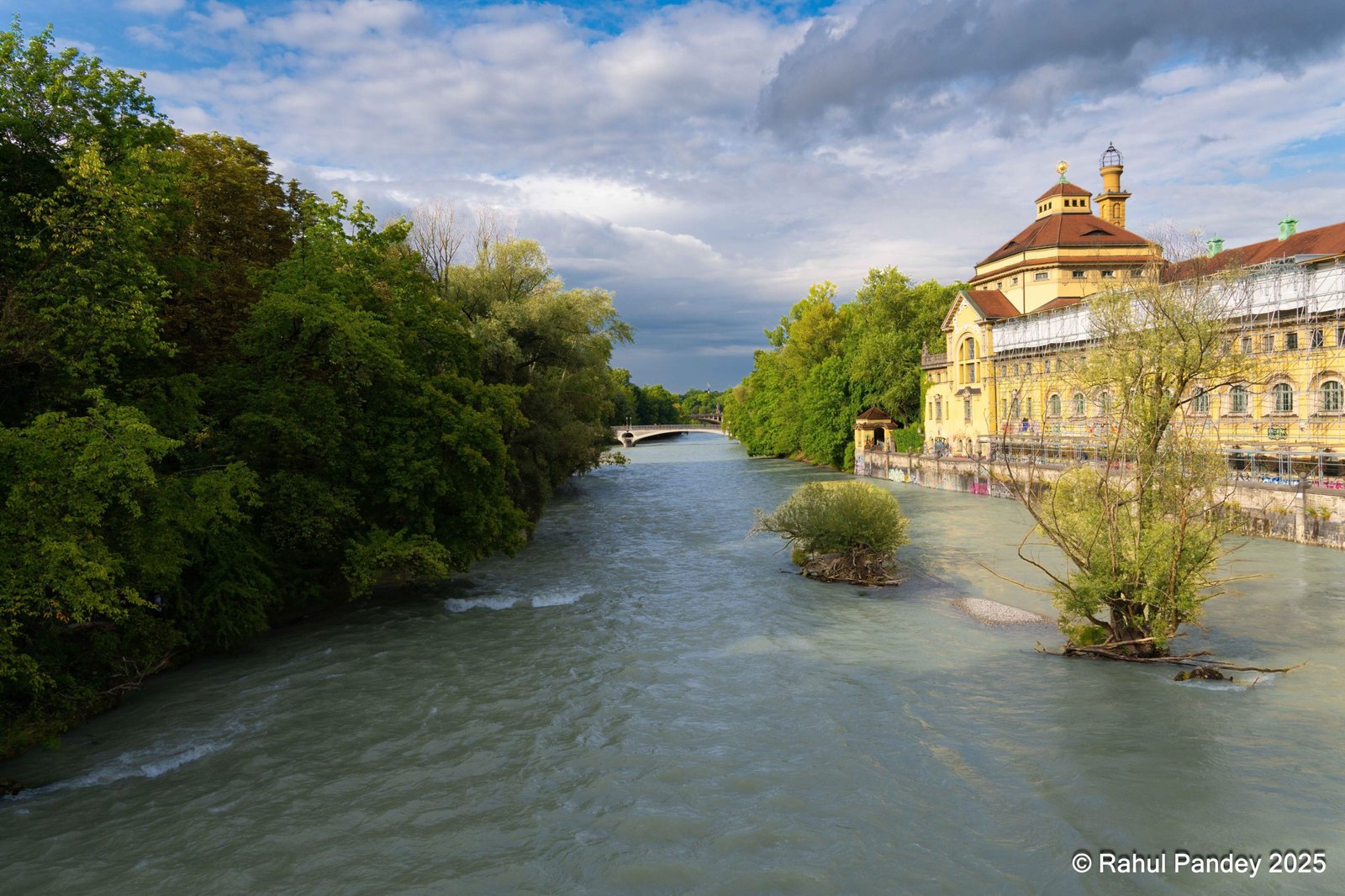 Isar River and Müller’sches Volksbad from Ludwigbrücke