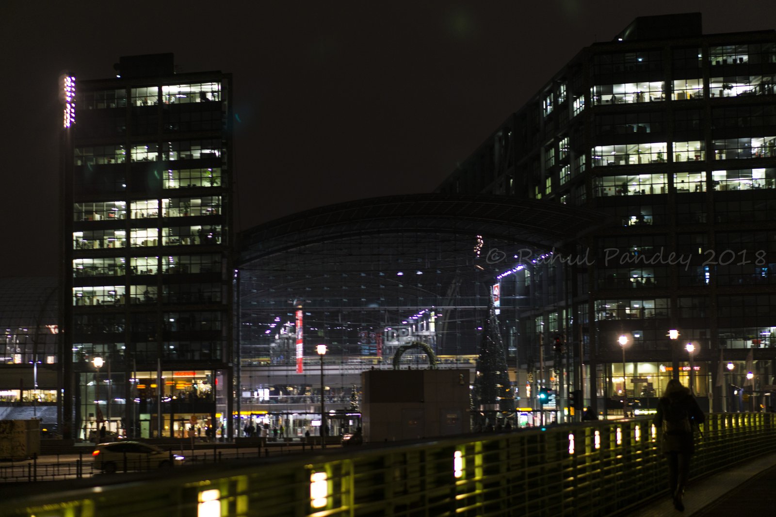 Hauptbahnhof at night